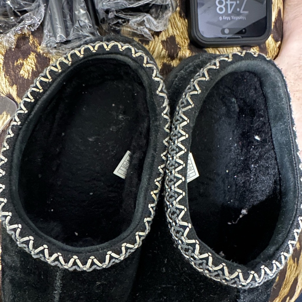 Slippers - Picture 3 of 4